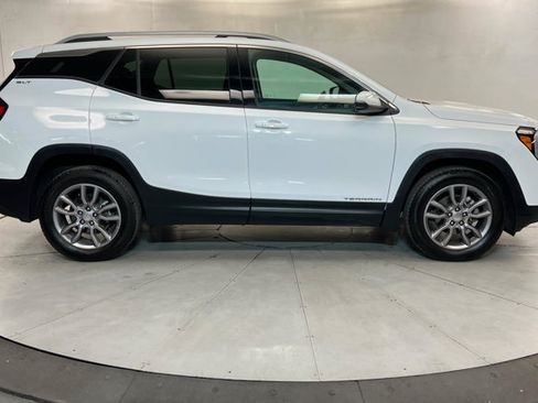 Used 2024 GMC Terrain SLT AWD/4WD image 6