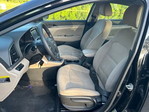 Used 2017 Hyundai Elantra SE FWD image 14