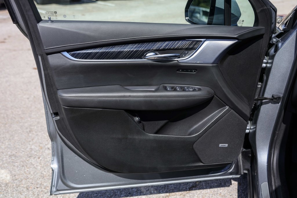 Used 2025 Cadillac XT6 Premium Luxury FWD image 25