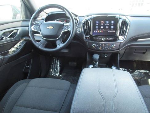 Used 2022 Chevrolet Traverse LT FWD image 13