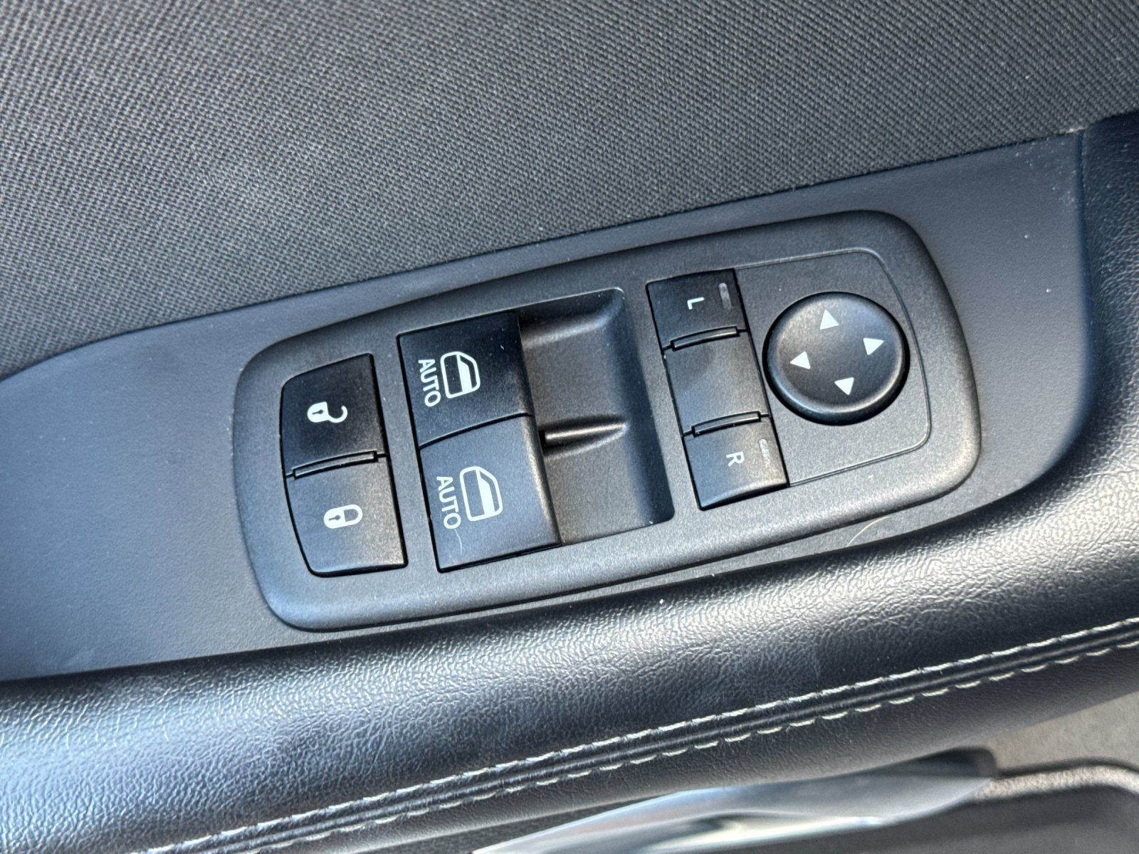 Used 2022 Dodge Challenger SXT RWD image 12
