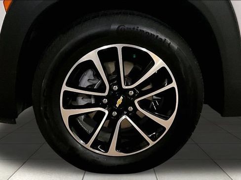 Used 2025 Chevrolet TrailBlazer LT AWD/4WD image 9