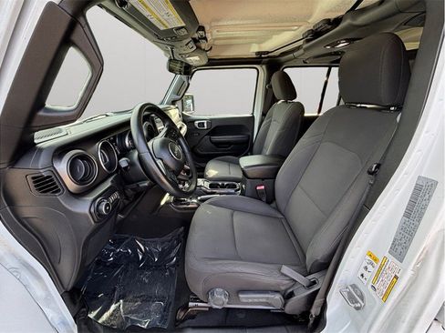 Used 2018 Jeep Wrangler Unlimited Sport S AWD/4WD image 2