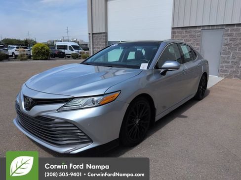 Used 2018 Toyota Camry XLE FWD image 7