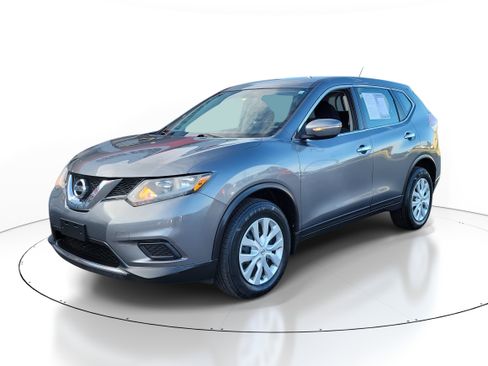 Used 2015 Nissan Rogue S image 2