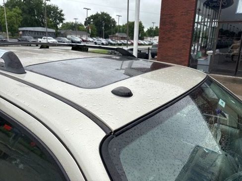 Used 2010 Mercury Mariner Premier FWD image 10