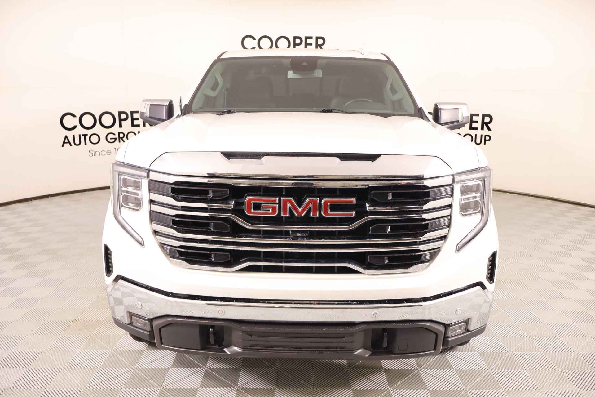 Used 2024 GMC Sierra 1500 SLT w/ SLT Premium Plus Package AWD/4WD image 9