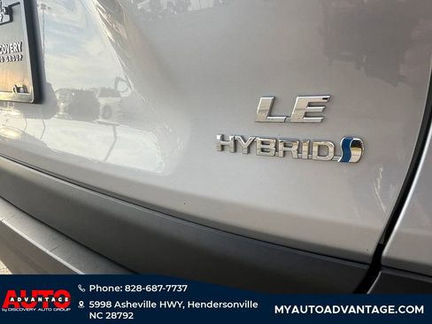 Used 2020 Toyota RAV4 LE image 29