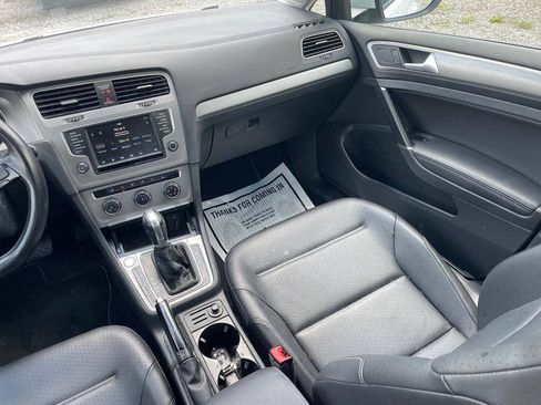 Used 2017 Volkswagen Golf SE FWD image 15