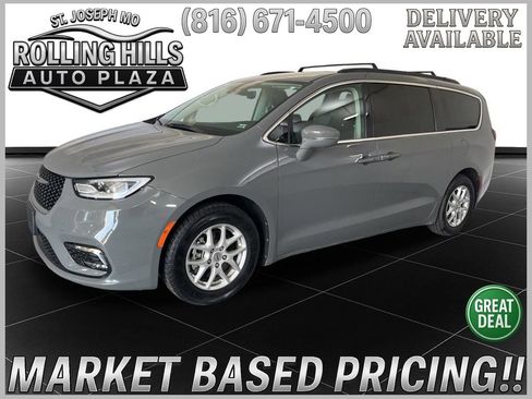 Used 2022 Chrysler Pacifica Touring-L image 1