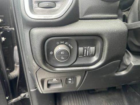 Used 2022 RAM 1500 Laramie AWD/4WD image 17