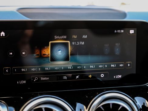 Used 2021 Mercedes-Benz GLB 35 AMG GLB 35 AMG image 22