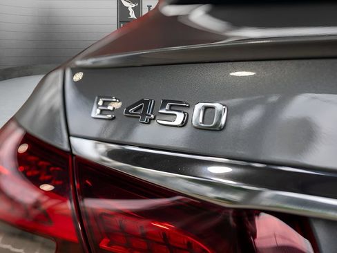 Used 2022 Mercedes-Benz E 450 4MATIC Sedan w/ Driver Assistance Package image 17