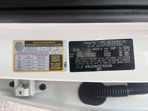 Used 2025 Kia Soul LX w/ LX Technology Package FWD image 29