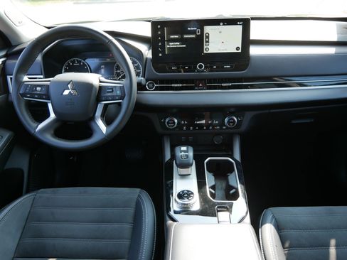 Used 2025 Mitsubishi Outlander SE AWD/4WD image 10