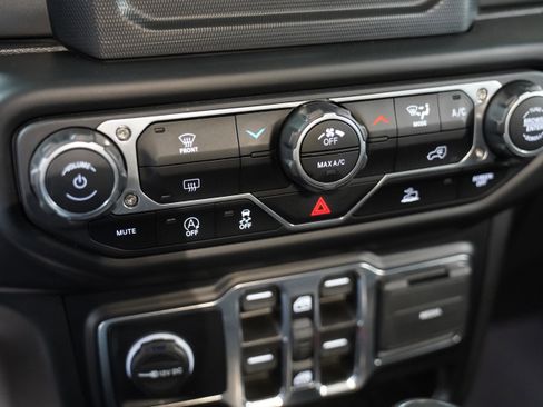 Used 2023 Jeep Wrangler Sport S image 18