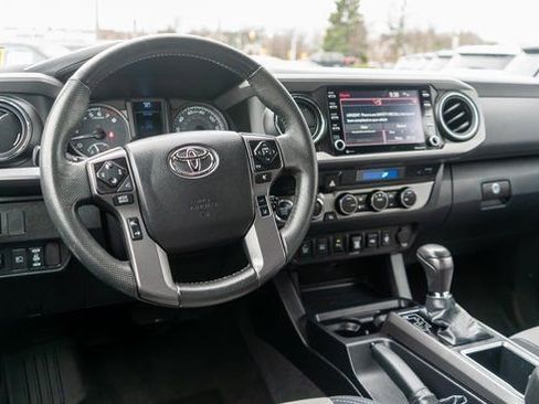 Used 2022 Toyota Tacoma TRD Off-Road w/ Technology Package AWD/4WD image 12