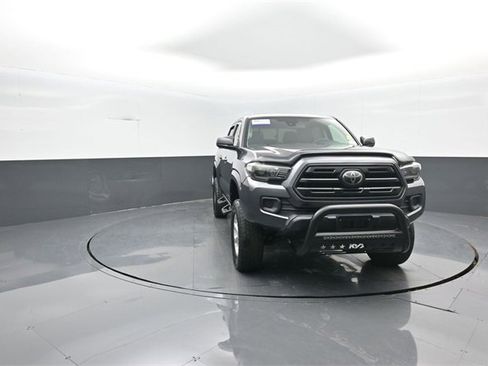 Used 2018 Toyota Tacoma SR image 2