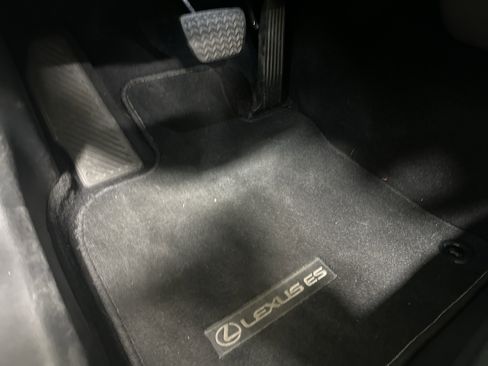 Used 2023 Lexus ES 300h w/ Premium Package image 17