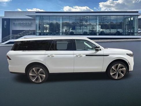 New 2027 Lincoln Navigator L Black Label AWD/4WD image 9