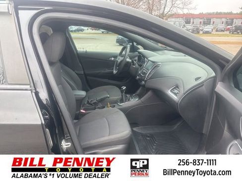 Used 2017 Chevrolet Cruze LT w/ Convenience Package image 15