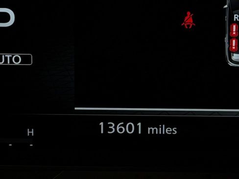 Used 2024 Nissan Pathfinder Platinum image 14