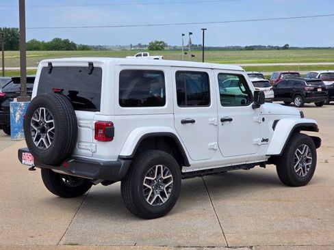 Certified 2025 Jeep Wrangler Unlimited Sahara AWD/4WD image 8