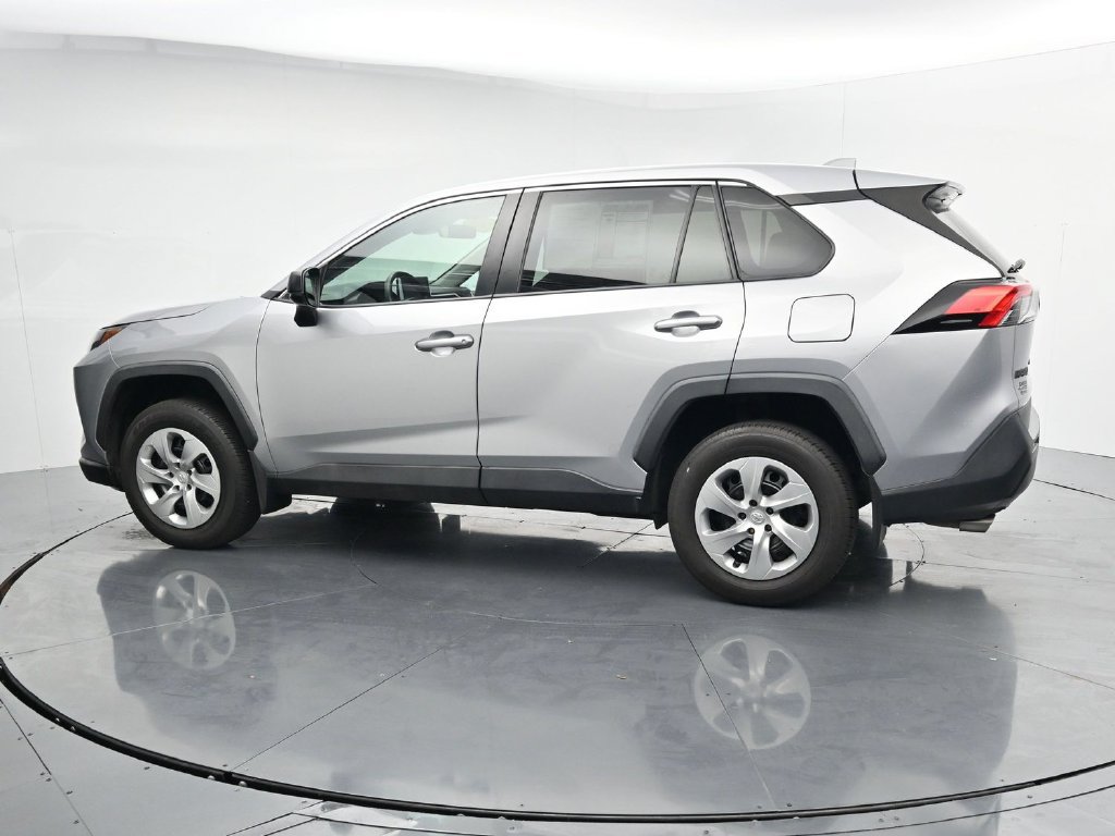 Used 2023 Toyota RAV4 LE FWD image 5
