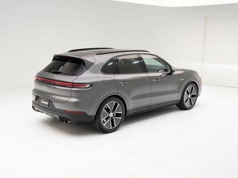 New 2026 Porsche Cayenne E-Hybrid image 9
