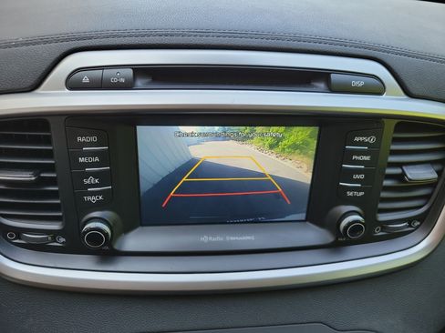 Used 2018 Kia Sorento AWD image 16