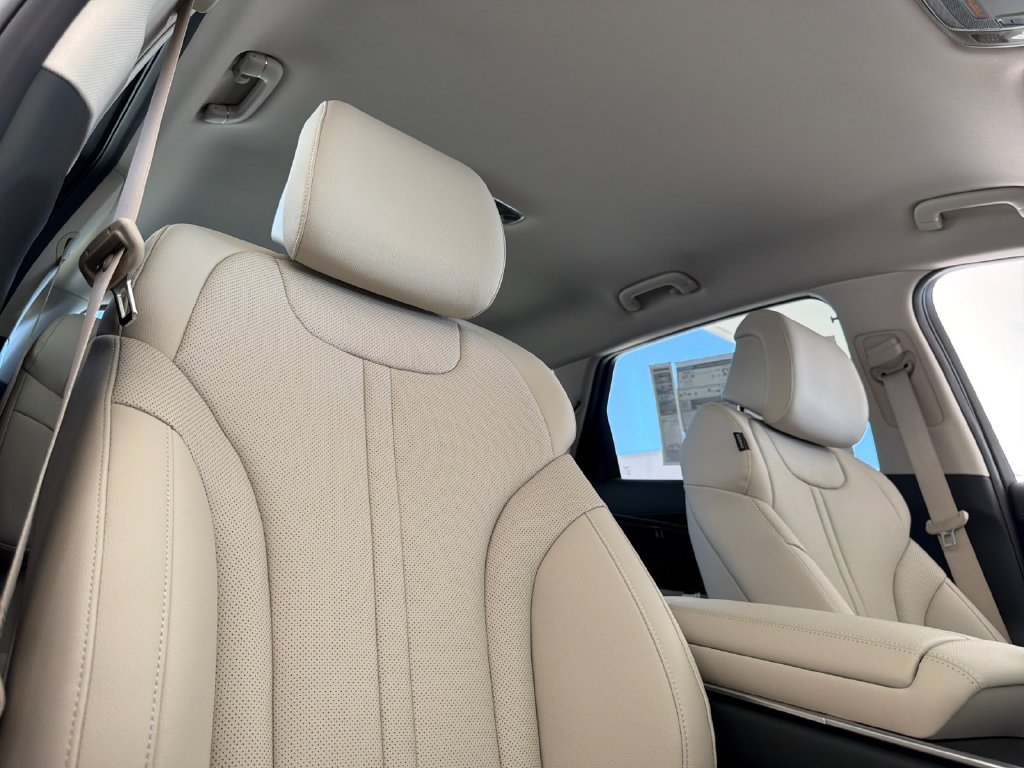 New 2026 Genesis GV80 2.5T RWD image 17