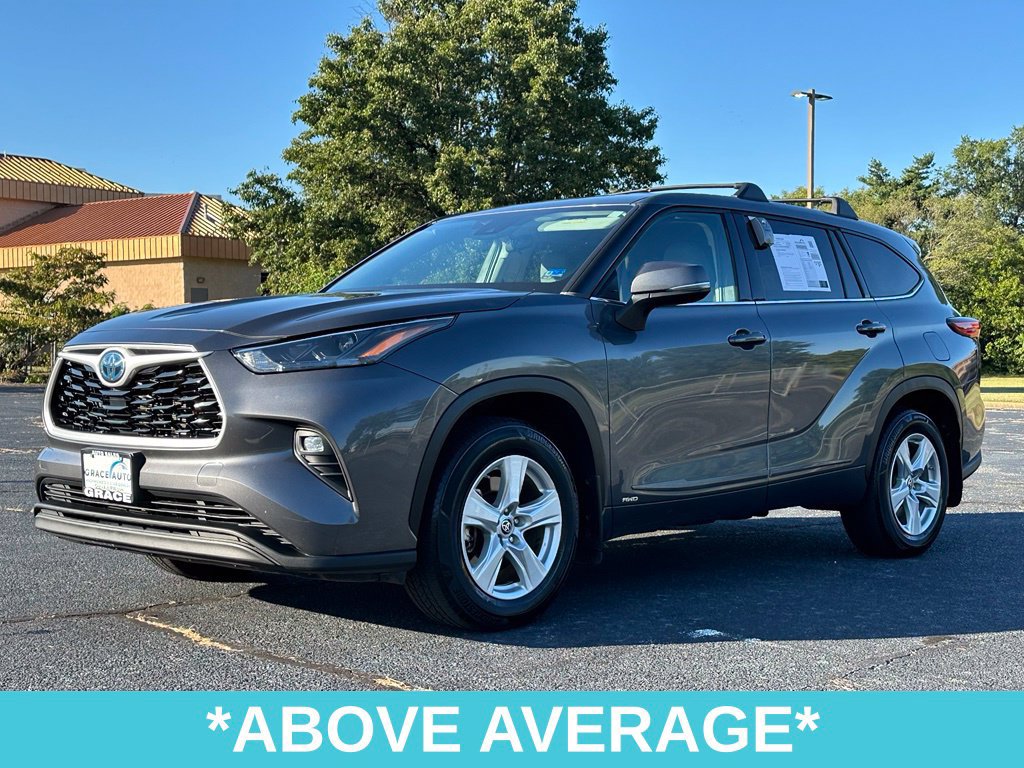 Used 2022 Toyota Highlander LE AWD/4WD image 3