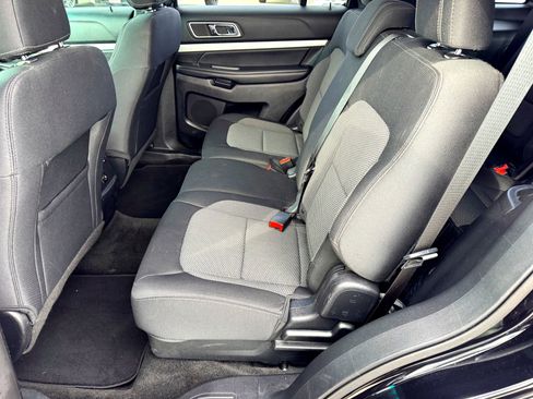 Used 2017 Ford Explorer XLT image 17