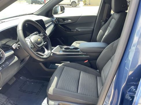 Used 2025 Chevrolet Equinox LT FWD image 11