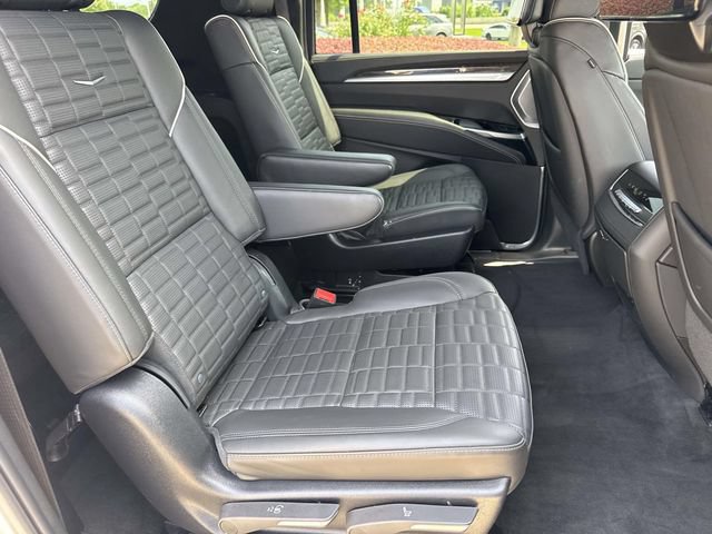Used 2025 Cadillac Escalade ESV Sport Platinum AWD/4WD image 10
