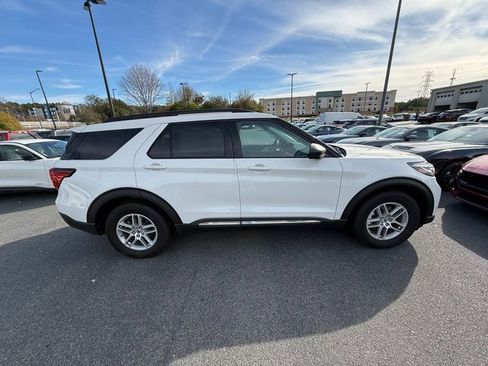 New 2025 Ford Explorer Active image 3