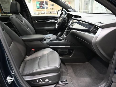 Used 2025 Cadillac XT6 Premium Luxury image 10