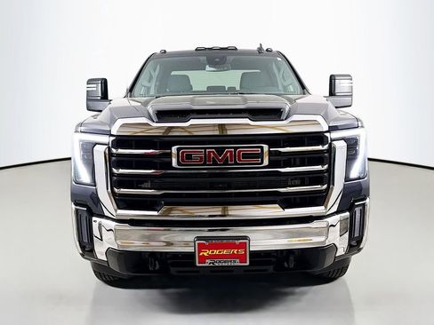 Used 2024 GMC Sierra 3500 SLE image 2