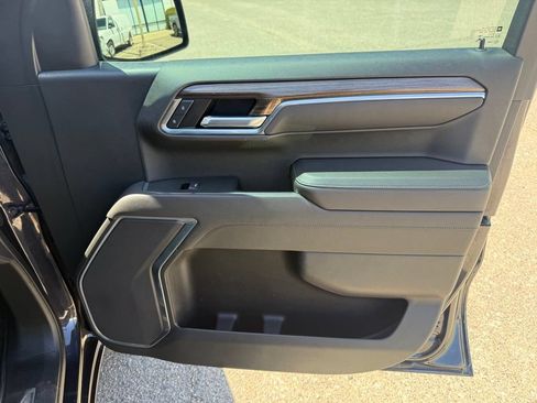 Used 2022 Chevrolet Silverado 1500 LT AWD/4WD image 16