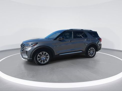 Used 2025 Ford Explorer Platinum RWD image 4