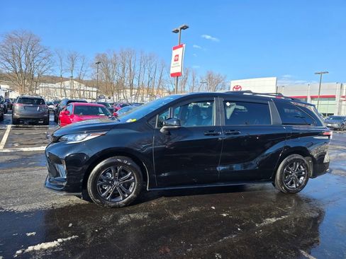 Certified 2025 Toyota Sienna XSE w/ XSE Plus Package image 3
