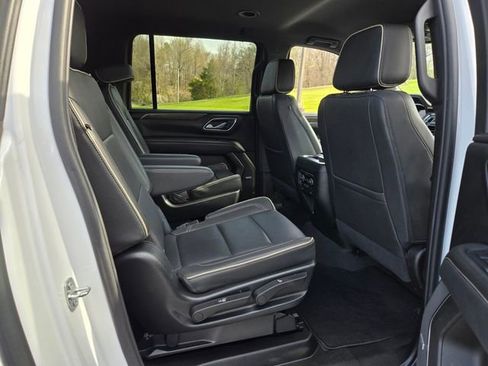Used 2023 Chevrolet Suburban Premier AWD/4WD image 18