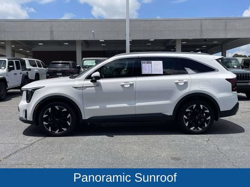 Used 2025 Kia Sorento EX w/ Panoramic Sunroof Package FWD image 5