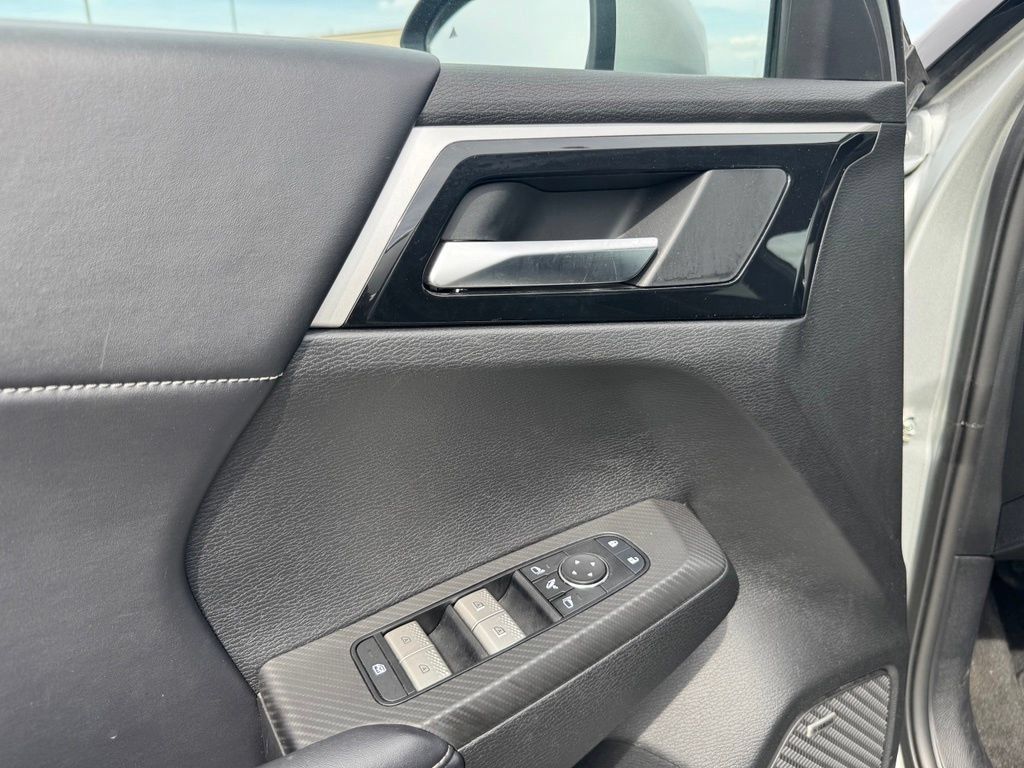 Used 2025 Mitsubishi Outlander SE AWD/4WD image 27