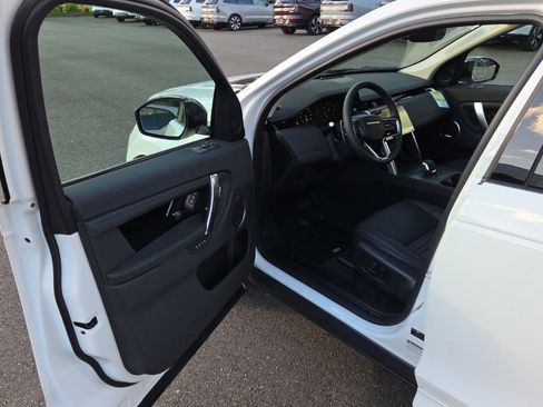 New 2025 Land Rover Discovery Sport S image 10