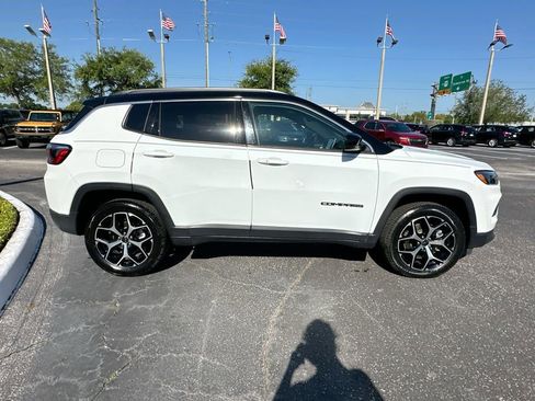 Used 2025 Jeep Compass Limited AWD/4WD image 4