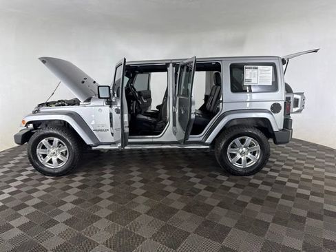 Used 2013 Jeep Wrangler Unlimited Sahara w/ Mopar Chrome Edition Group AWD/4WD image 9