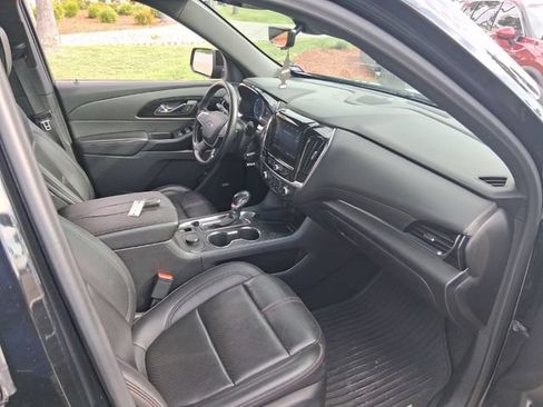 Used 2022 Chevrolet Traverse RS FWD image 11