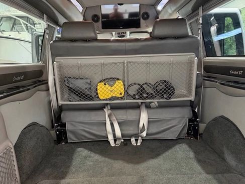 Used 2018 GMC Savana 3500 Extended RWD image 12