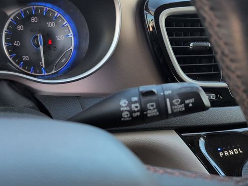 Used 2017 Chrysler Pacifica Touring-L FWD image 24